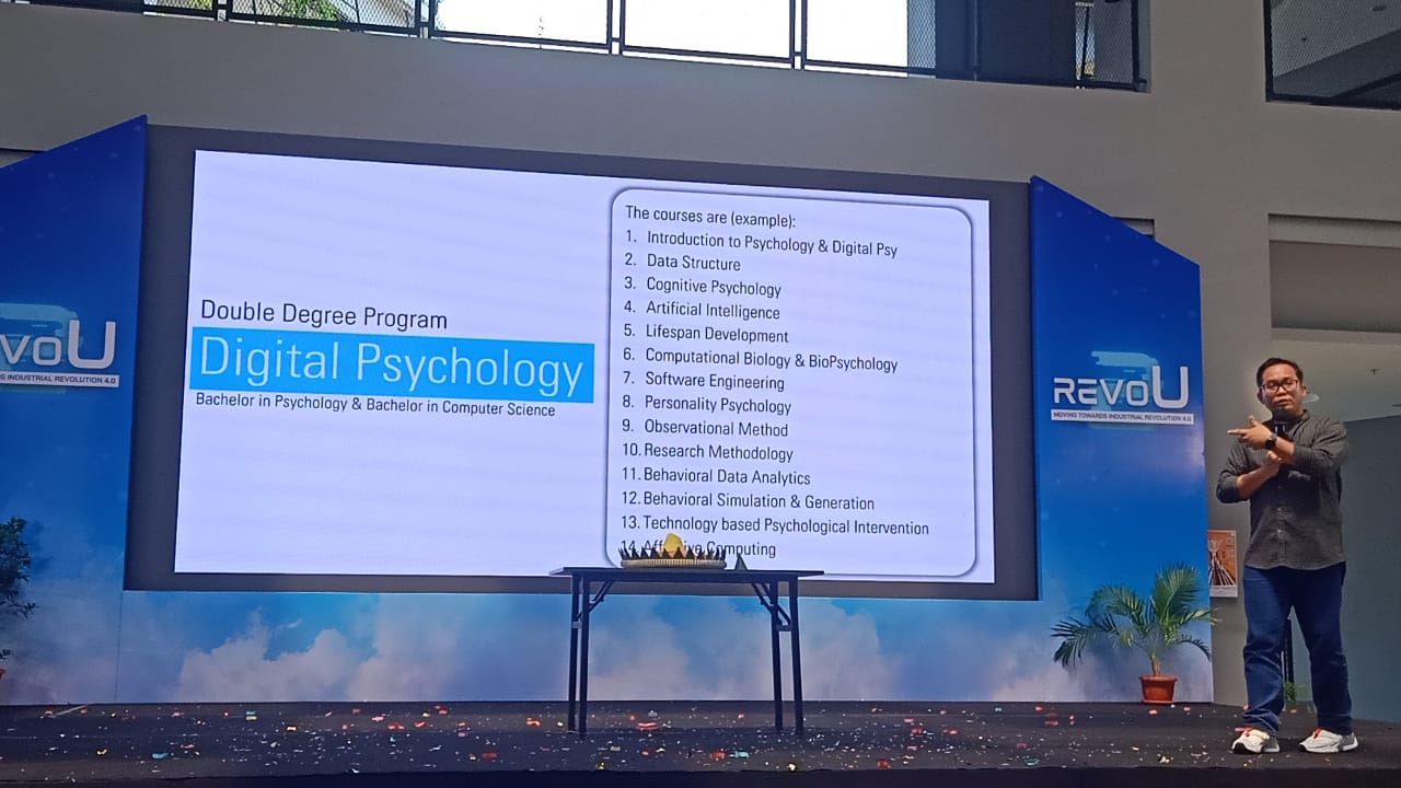 BINUS University Semarang Resmi Meluncurkan Program Studi Digital Psychology Pertama di Indonesia: Membuka Jalan Baru di Era Digital! 16 Binus University menjadi pionir dalam menghadirkan program Digital Psychology secara terstruktur di Indonesia. Namun, seiring berkembangnya kebutuhan pasar, kemungkinan besar universitas lain juga akan mulai menawarkan program serupa di masa mendatang.