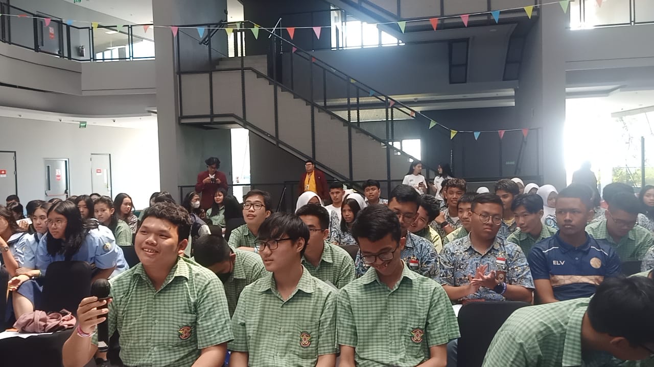 BINUS University Semarang Resmi Meluncurkan Program Studi Digital Psychology Pertama di Indonesia: Membuka Jalan Baru di Era Digital! 18 Binus University menjadi pionir dalam menghadirkan program Digital Psychology secara terstruktur di Indonesia. Namun, seiring berkembangnya kebutuhan pasar, kemungkinan besar universitas lain juga akan mulai menawarkan program serupa di masa mendatang.