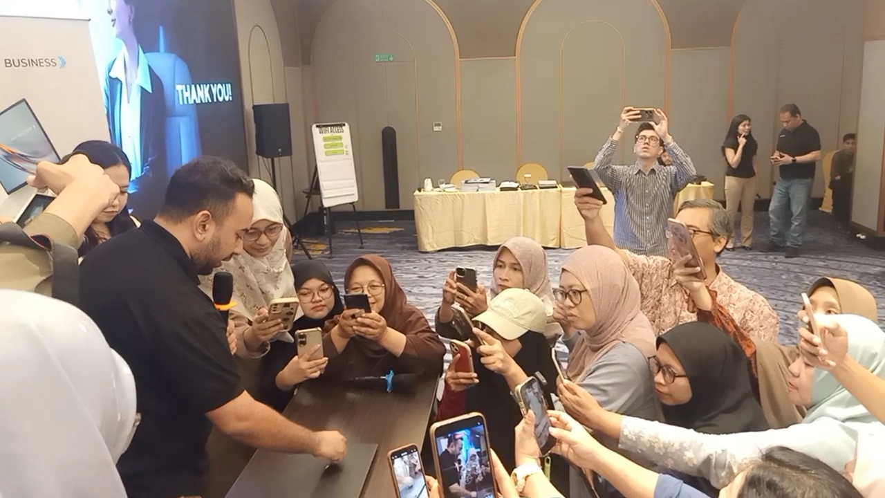 Saat Queen Bilang "Wah, Mahal Ya Laptopnya!" Ketika Kami Berkenalan dengan ASUS ExpertBook Ultra di Semarang 25 Laptop ASUS ExpertBook Ultra