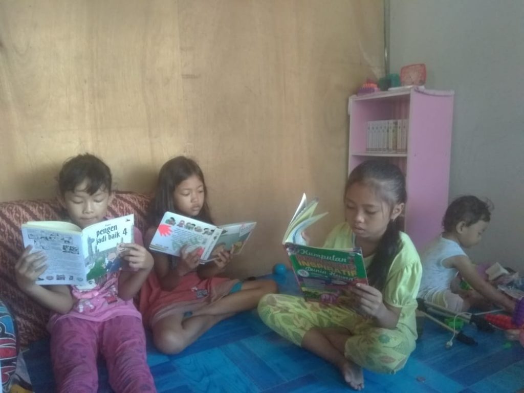 Menumbuhkan Minat Baca Dalam Keluarga dan Lingkungan Sekitar 40 Menumbuhkan Minat Baca Dalam Keluarga dan Lingkungan Sekitar 16