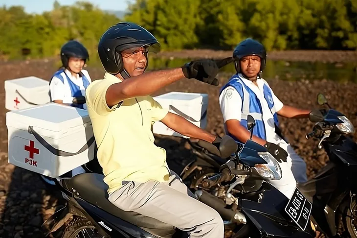 Mansetus Kalimantan Balawala: Health Transportation Hero in East Flores