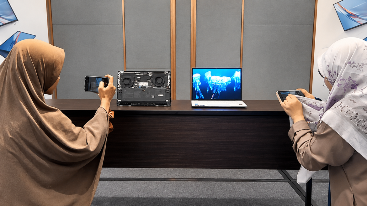 Saat Queen Bilang "Wah, Mahal Ya Laptopnya!" Ketika Kami Berkenalan dengan ASUS ExpertBook Ultra di Semarang 1 Saat Queen Bilang “Wah, Mahal Ya Laptopnya!” Ketika Kami Berkenalan dengan ASUS ExpertBook Ultra di Semarang